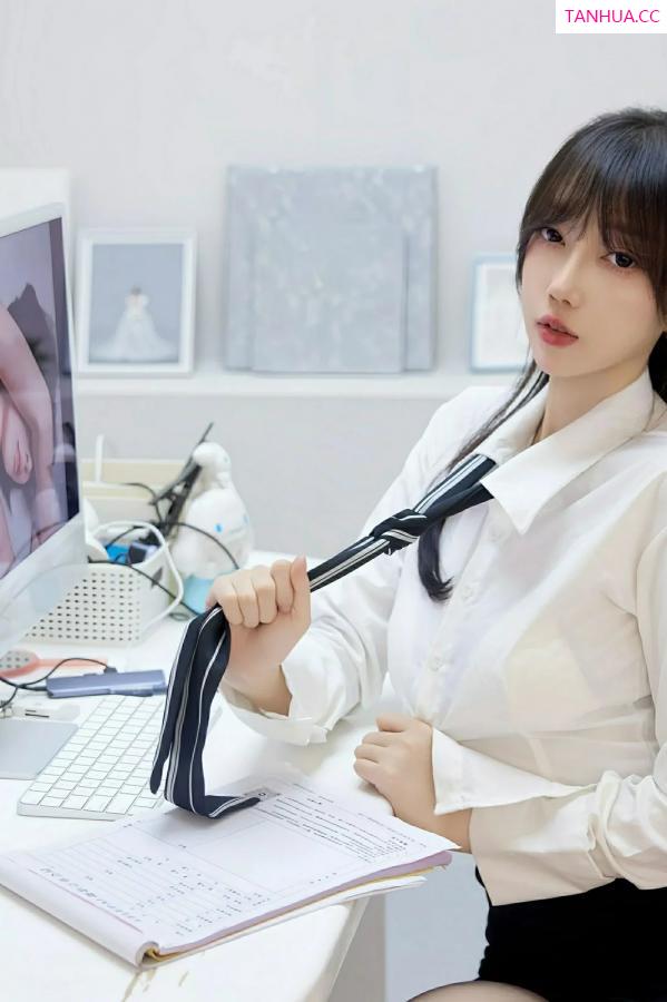 玥儿玥  [XiuRen]高清写真图 2025.08.11 No.10636 玥儿玥er OL服饰第25张图片